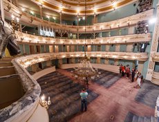 Ремонт в Иркутском академическом театре имени Н. П. Охлопкова, который начался еще в середине июля, вышел на финишную прямую: большая часть сложных и масштабных работ, к которым приложили руку около 80 человек, уже выполнена.