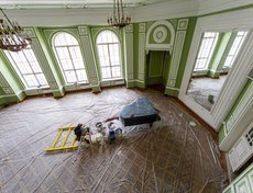 Преобразились и цветные залы театра. Зелёный зал сохранил цветовую гамму, но стал не таким ярким, приобретя чуть более пастельные тона.