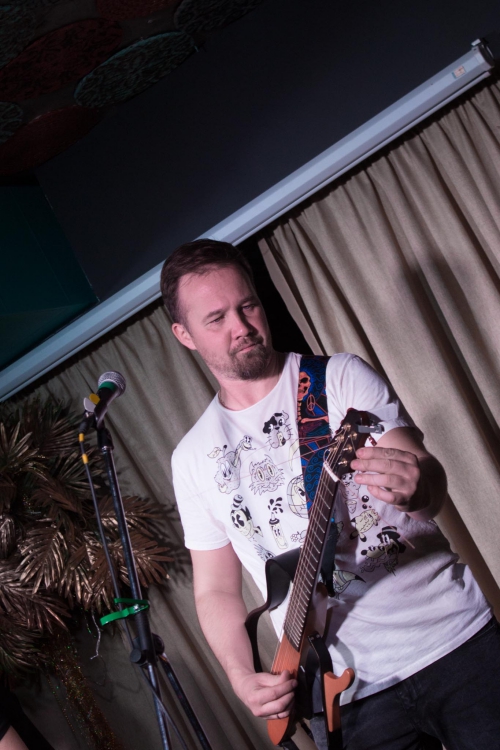 После фестиваля на Малом Море Павел Фахртдинов выступил в Иркутске. Концерт состоялся в баре «Чайхана»