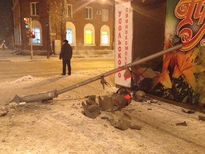 Упавший светофор. Фото пользователя @komch