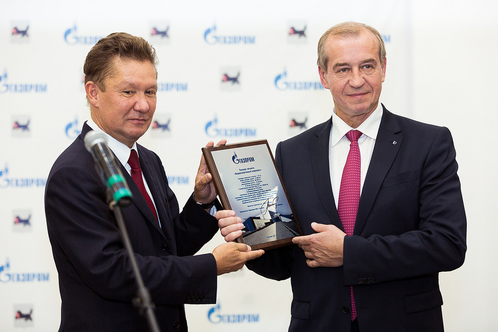Алексей Миллер и Сергей Левченко на церемонии передачи бассейна
