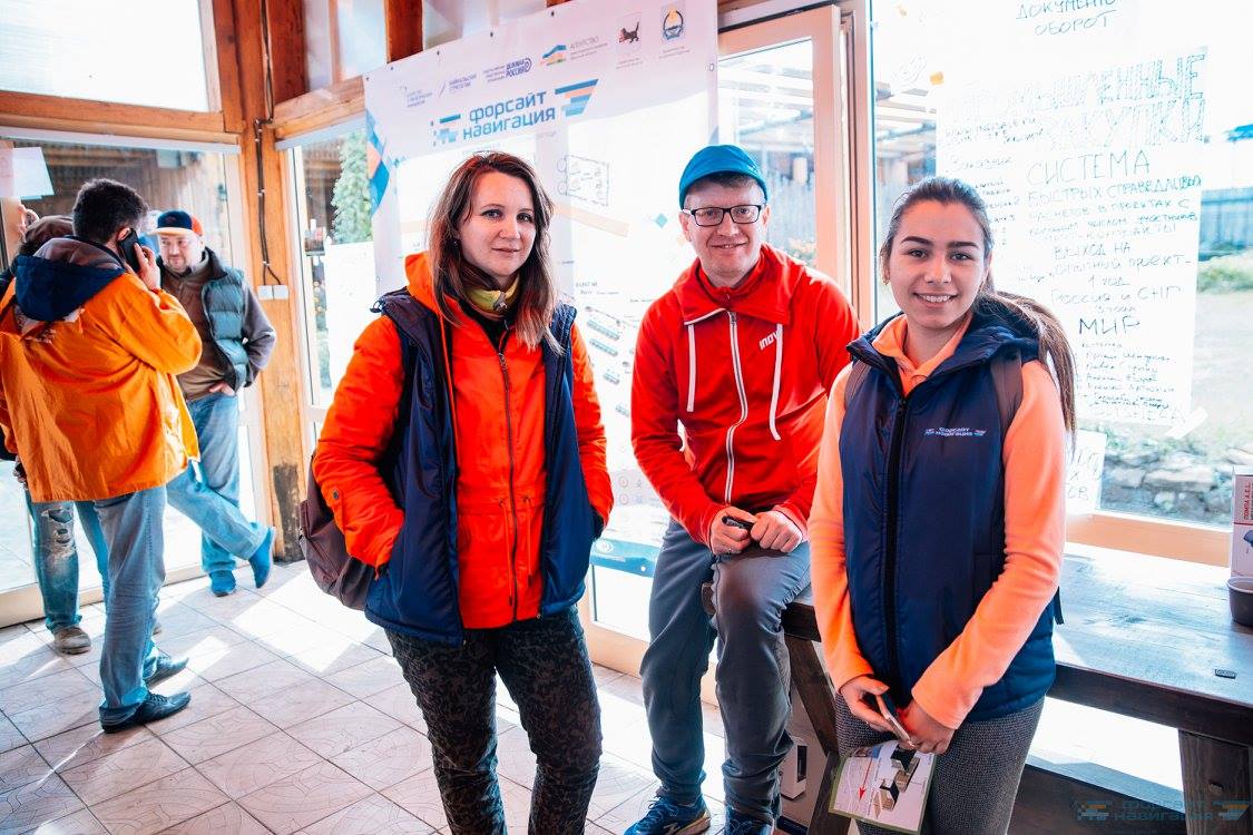 Павел Ступко, управляющий партнер в «Промышленные продажи» (в центре)