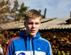 Активист «Молодёжки ОНФ» Никита Зябильцев: «Для нас это всего полдня посильной физической нагрузки, а для жительниц Никольска — больше тепла предстоящей зимой».