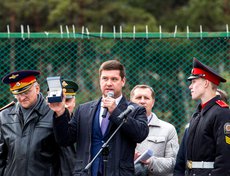 Одному из лучших учеников, Павлу Громову из Киренска, депутат Государственной Думы вручил памятные часы «Сибирский Характер» с подписью «К Победам, вперед!»