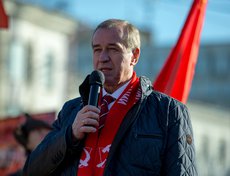 Губернатор Сергей Левченко назвал Октябрьскую революцию крупнейшим событием 20-го века, оказавшим огромное влияние на весь мир.