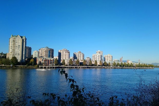 Вид на набережную в Нью Вестминстере Вид на набережную в Нью Вестминстере