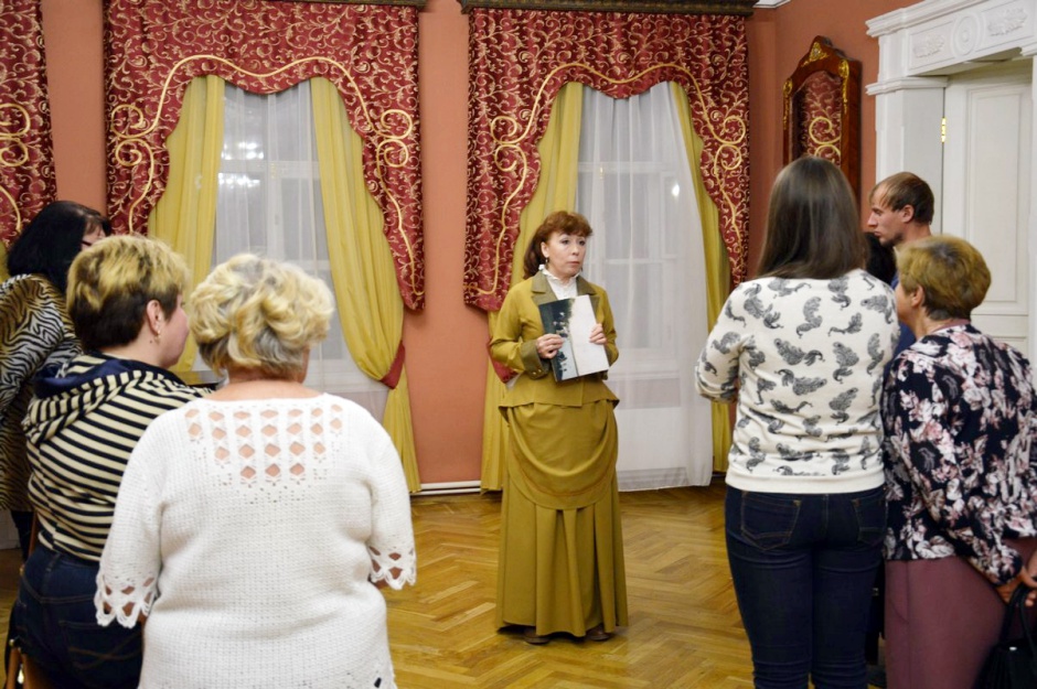 Экскурсия ждала также посетителей усадьбы Сукачёва.