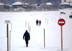 Ледовый пешеходный переход. Фото пресс-службы ГУ МЧС России по Иркутской области