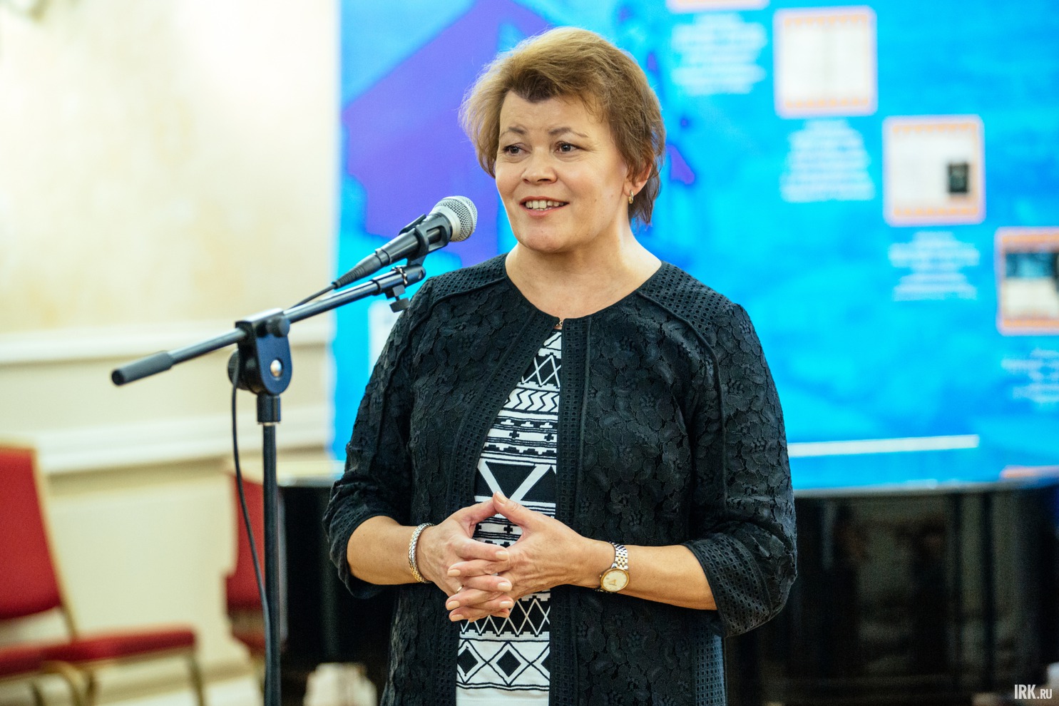 Заместитель председателя правительства Иркутской области Валентина Вобликова: «Представлена редкая возможность увидеть уникальные экспонаты свадебной тематики, а кому-то посчастливится найти на выставленных фотографиях своих знакомых».