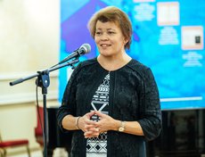 Заместитель председателя правительства Иркутской области Валентина Вобликова: «Представлена редкая возможность увидеть уникальные экспонаты свадебной тематики, а кому-то посчастливится найти на выставленных фотографиях своих знакомых».