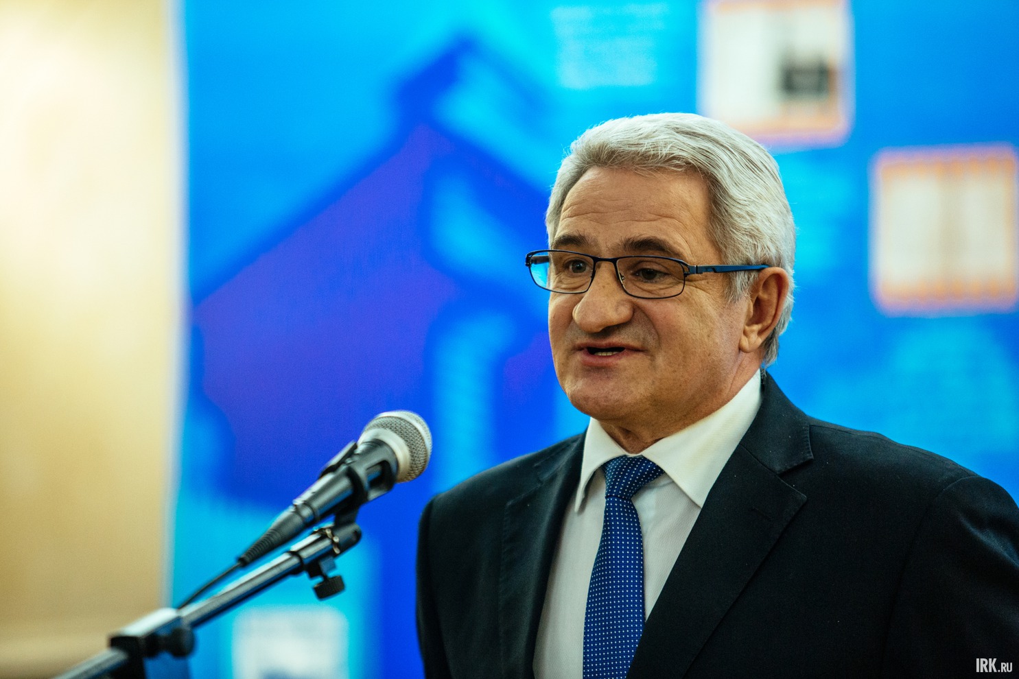 Руководитель службы записи актов гражданского состояния Иркутской области Олег Власенко: «Представители старшего поколения смогут оживить воспоминания о собственных свадьбах, а молодёжь узнает что-то новое для себя из истории образования и развития загс».