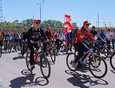 Весенний велопробег «Красная лента» стал одной из крупнейших спортивных акций, посвящённых Всемирному дню памяти умерших от СПИДа в стране, отмечаемому в третье воскресенье мая.
