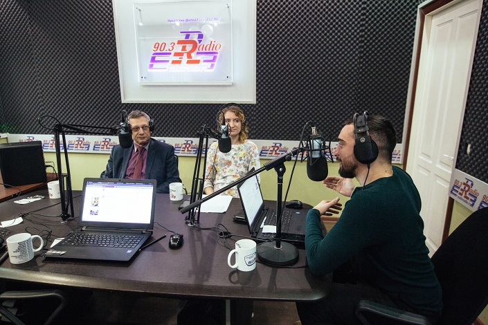 В студии радиостанции