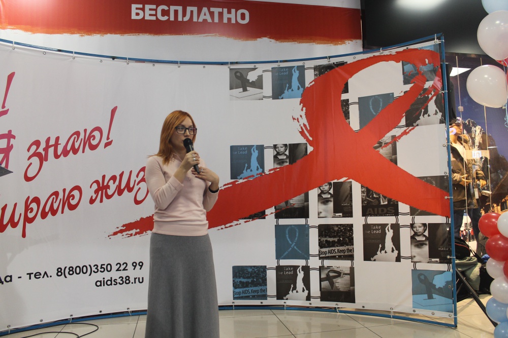 Российский активист Светлана Изамбаева на открытии Всероссийской акции «Стоп ВИЧ/СПИД» в Иркутске.