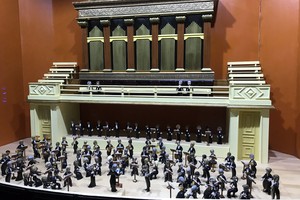 Симфонический оркестр в миниатюре из стекла