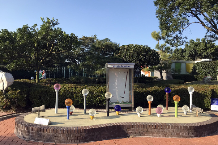 Стеклянные мячи для гольфа, этот вид спорта очень популярен в Корее