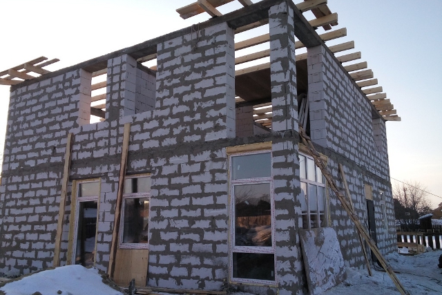 Строительство дома из газобетона. Фото с сайта ucrc38.ru