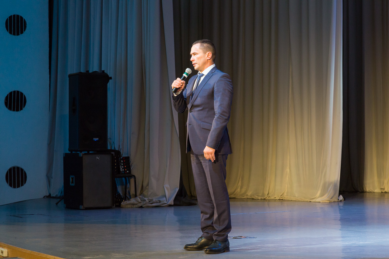 Мэр Иркутска Дмитрий Бердников является выпускником военной кафедры 1988 года.