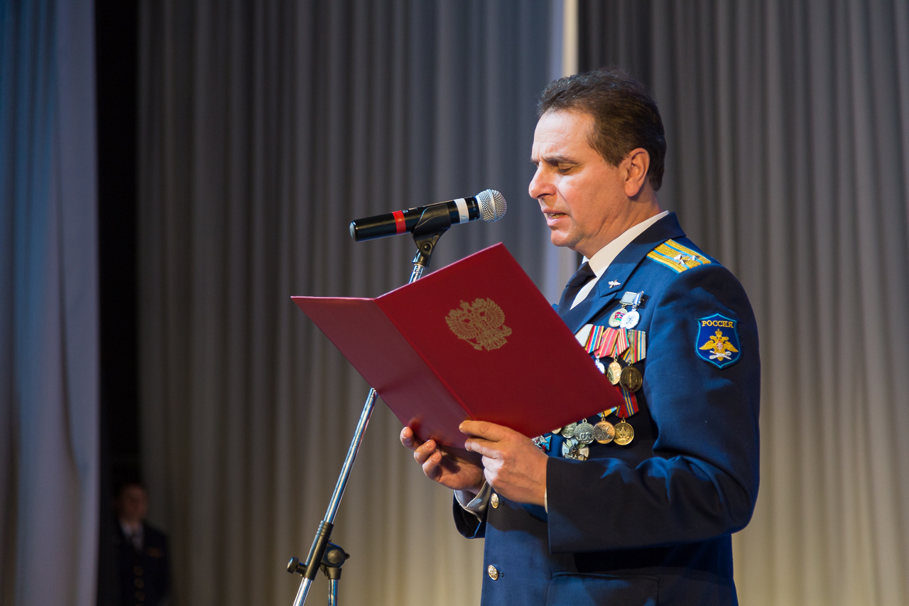 Прозвучал приказ ректора «О зачислении на военное обучение студентов».