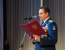 Прозвучал приказ ректора «О зачислении на военное обучение студентов».