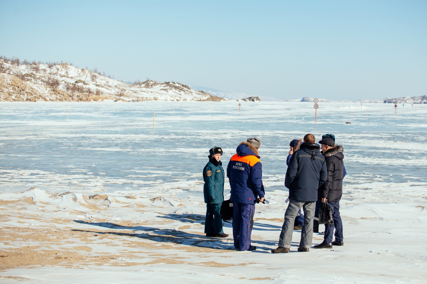 Специалисты ежедневно будут проверять толщину льда, его состав и возможные изменения.