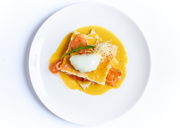 Яйцо Бенедикт с лососем