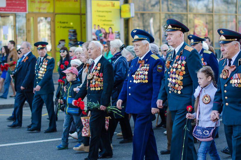 Парад с фотографиями ветеранов