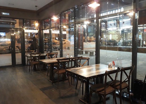 Внутри «Вертела». Фото Евы Гриль