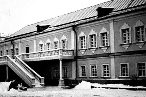 Здание бывшей духовной семинарии Здание бывшей духовной семинарии