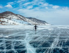 От Скрипера до Большого Голоустного дуют сильные ветра. Снег выдувает, обнажаются обширные участки льда.