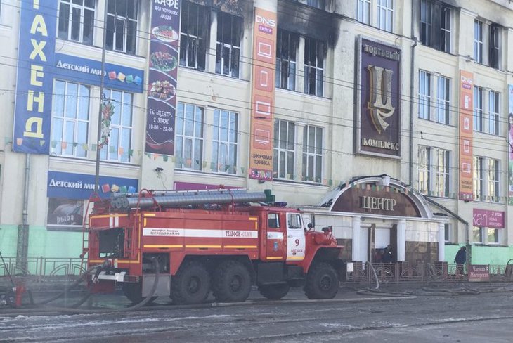 Пожар в торговом центре в Ангарске. Фото IRK.ru