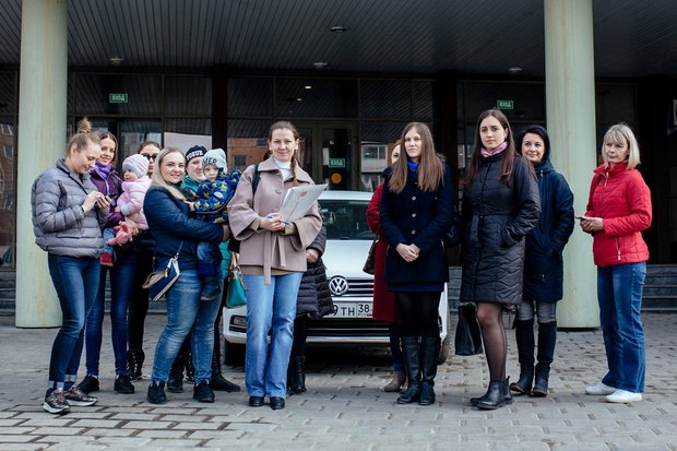 Анна (в центре) с инициативной группой Анна (в центре) с инициативной группой