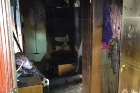 На пожаре в многоквартирном доме в Иркутске пострадал пенсионер На пожаре в многоквартирном доме в Иркутске пострадал пенсионер