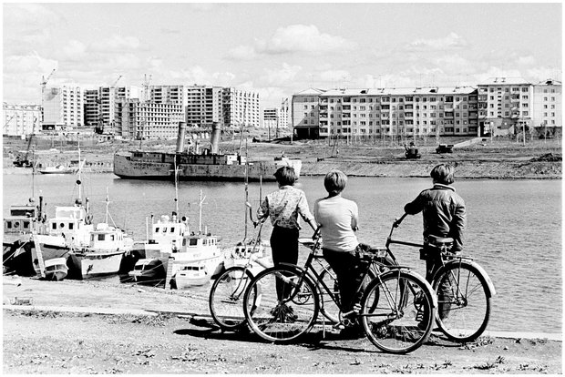 Иркутск, микрорайон «Солнечный», вид с моря  / фот. Э. Д. Брюханенко. - 1979. - 1 фотонегатив (1 кадр.) : черн-бел., 35 мм.