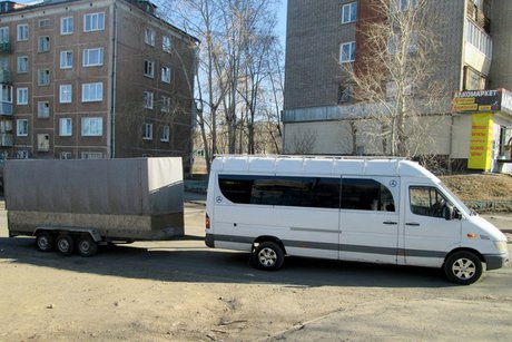 Пятилетний парень забрался на прицеп и попал под колеса в Братске Пятилетний парень забрался на прицеп и попал под колеса в Братске