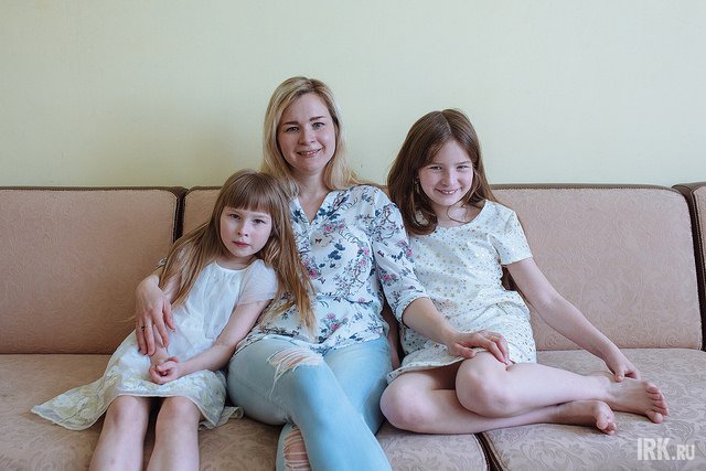 Светлана с дочками Леной и Лизой