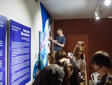 Каждый смог попробовать себя в стиле out of вounds (запредельность) и продолжить картину Анастасии Ижганайтене за её рамками — прямо на стене.