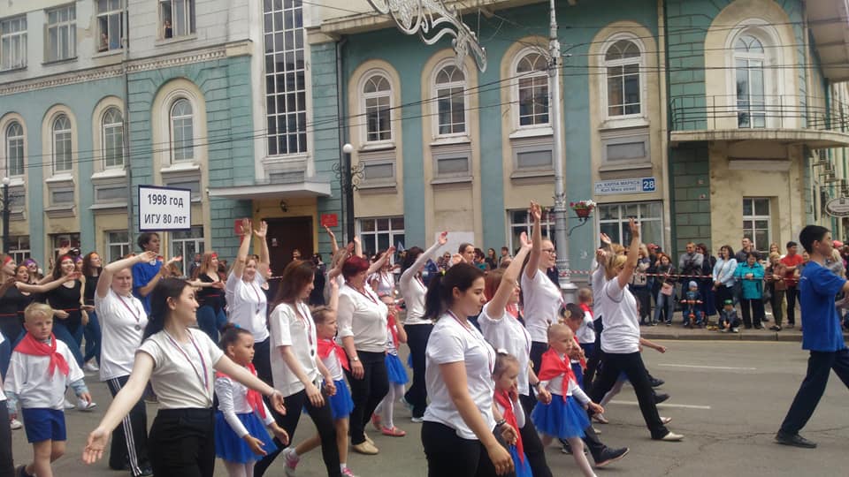 Колонна ИГУ. Фото Галины Солониной