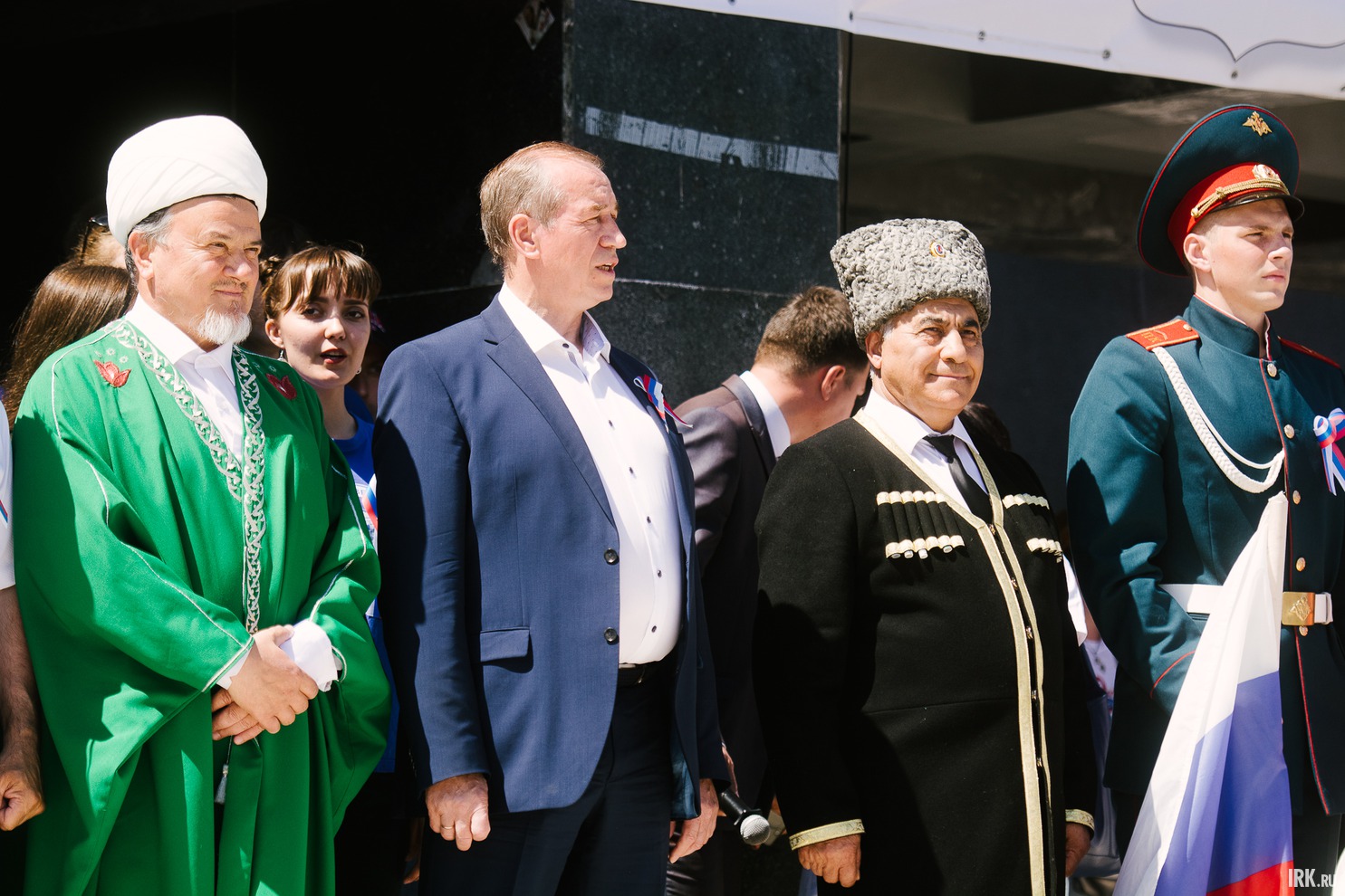 Губернатор Иркутской области Сергей Левченко с представителями национально-культурных центров Иркутска.