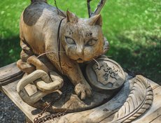 Входная скульптурная группа, посвященная сказкам Александра Сергеевича Пушкина.