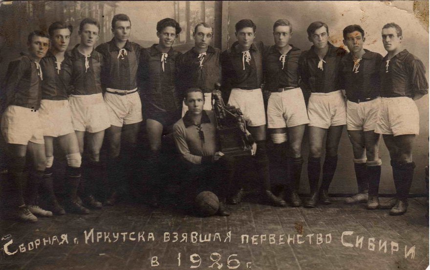 фото сборной 1923 года не сохранилось, но есть изображение продолжателей победных традиций