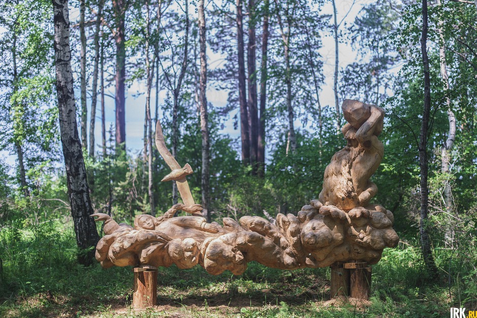 Знакомый многим сюжет – Ангара, убегающая от Байкала.