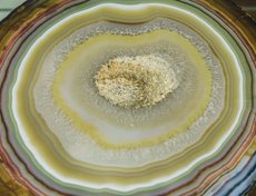 В музее можно увидеть камни невероятной красоты.