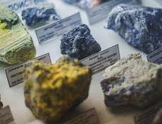 Кусочек базальтовой лавы с вулкана Кудрявый на острове Итуруп. Это единственное в мире месторождение минерала рениита.