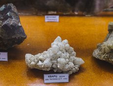 Друза – скопление кристаллов на минерале.