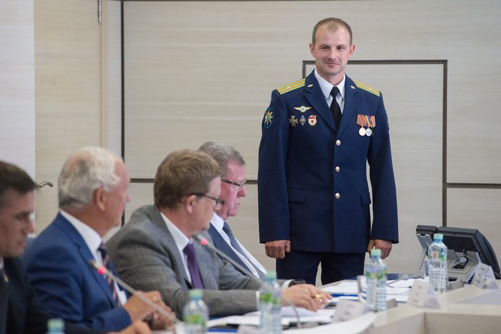 Сергей Микаев (справа). Фото www.roscosmos.ru