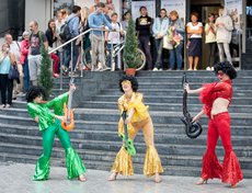 Танцами гостей развлекал танцевальный коллектив «Пантера».