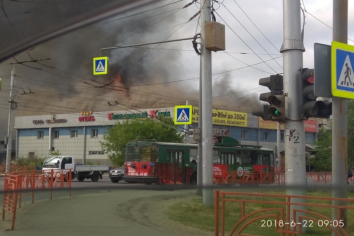 Пожар в кафе Solomon. Фото из группы ДТП38 RUS