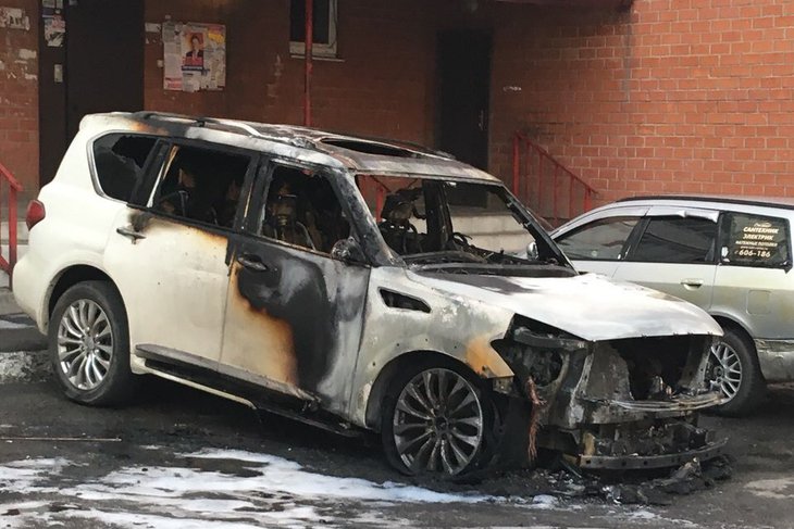 Сгоревший автомобиль. Фото пресс-службы СУ СКР по Иркутской области