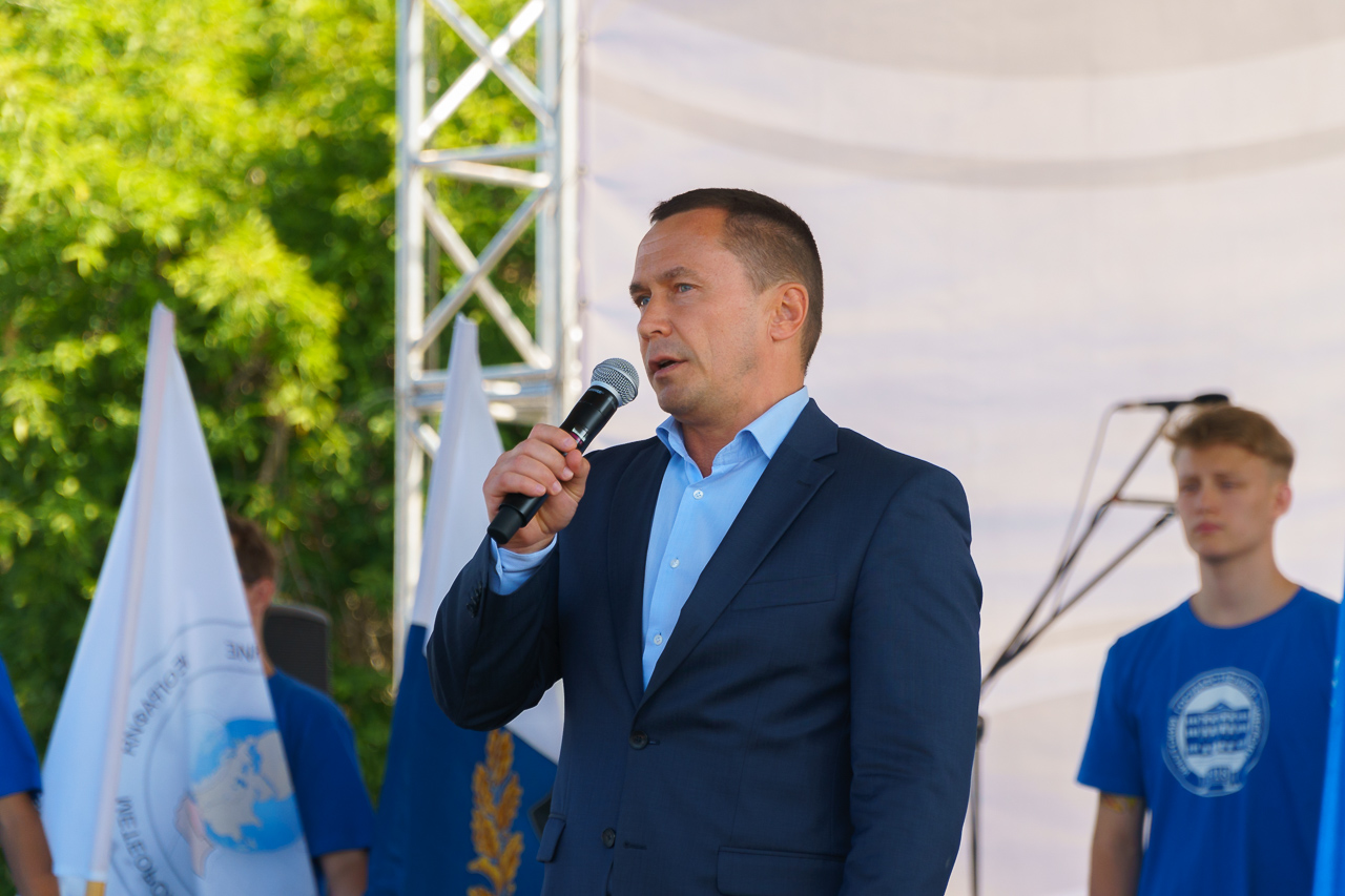 С днем знаний студентов ИГУ поздравил мэр Иркутска Дмитрий Бердников.